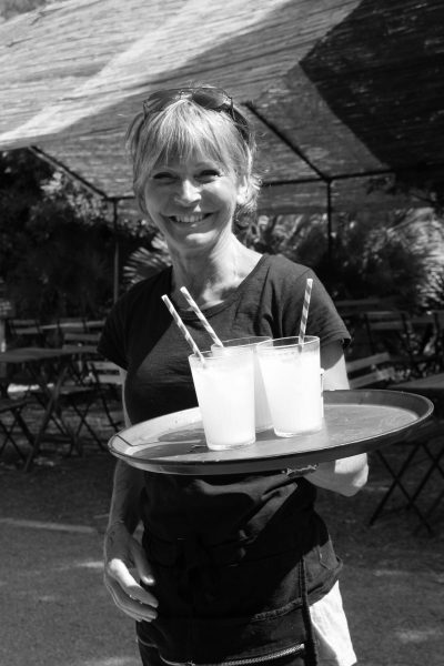 Sylvie EHLERINGER, serveuse © Domaine du Rayol